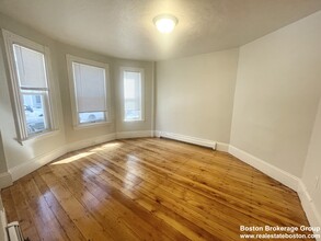 22 Howell St, Unit 1 in Boston, MA - Building Photo - Building Photo