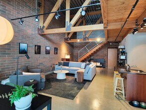 300 Hamilton Street, Unit 301 in Plymouth, MI - Foto de edificio - Building Photo
