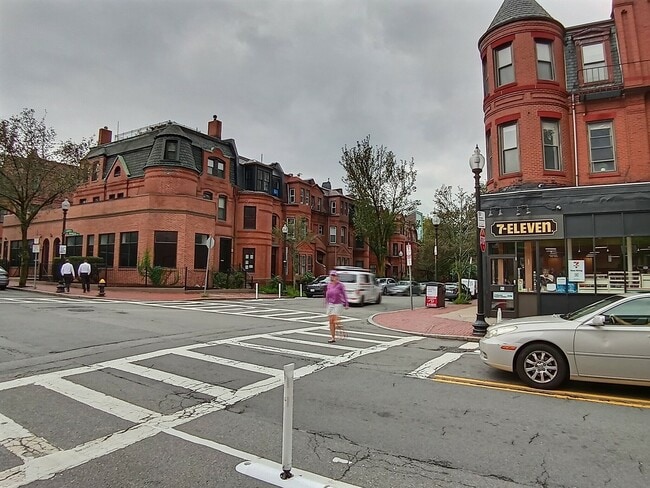 261 W Newton St in Boston, MA - Building Photo - Building Photo