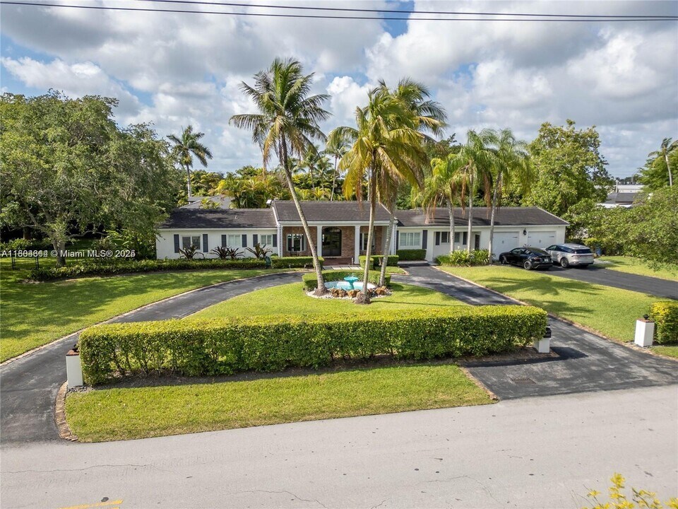 8500 SW 70th St in Miami, FL - Building Photo