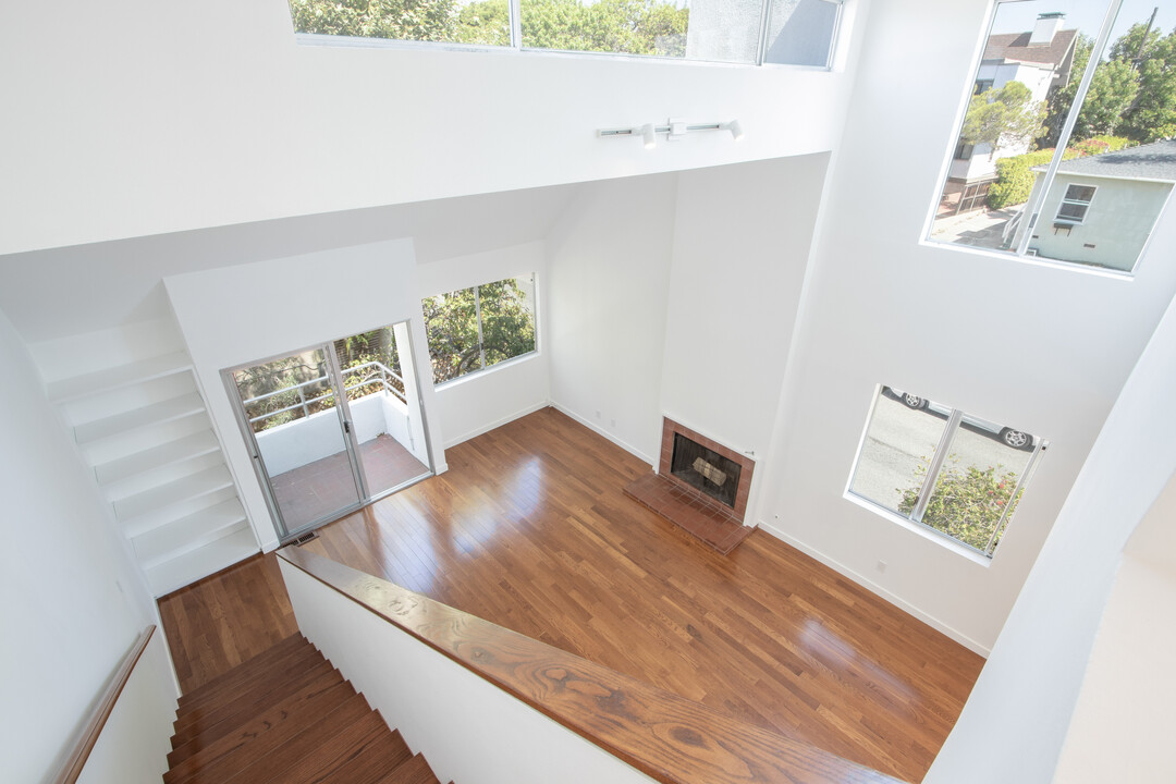 609 Ashland Pl N, Unit 609 Ashland Ave. #2 in Santa Monica, CA - Building Photo