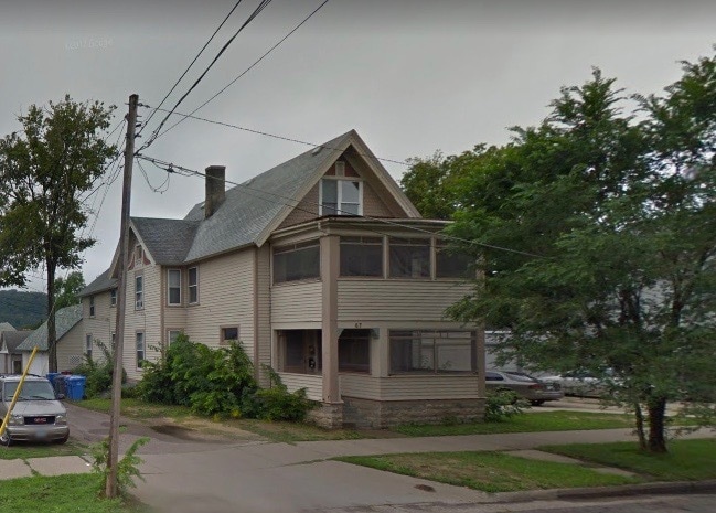 67 W Howard St, Unit #1 in Winona, MN - Foto de edificio