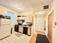 1423 Commonwealth Ave, Unit 204 in Boston, MA - Building Photo - Building Photo