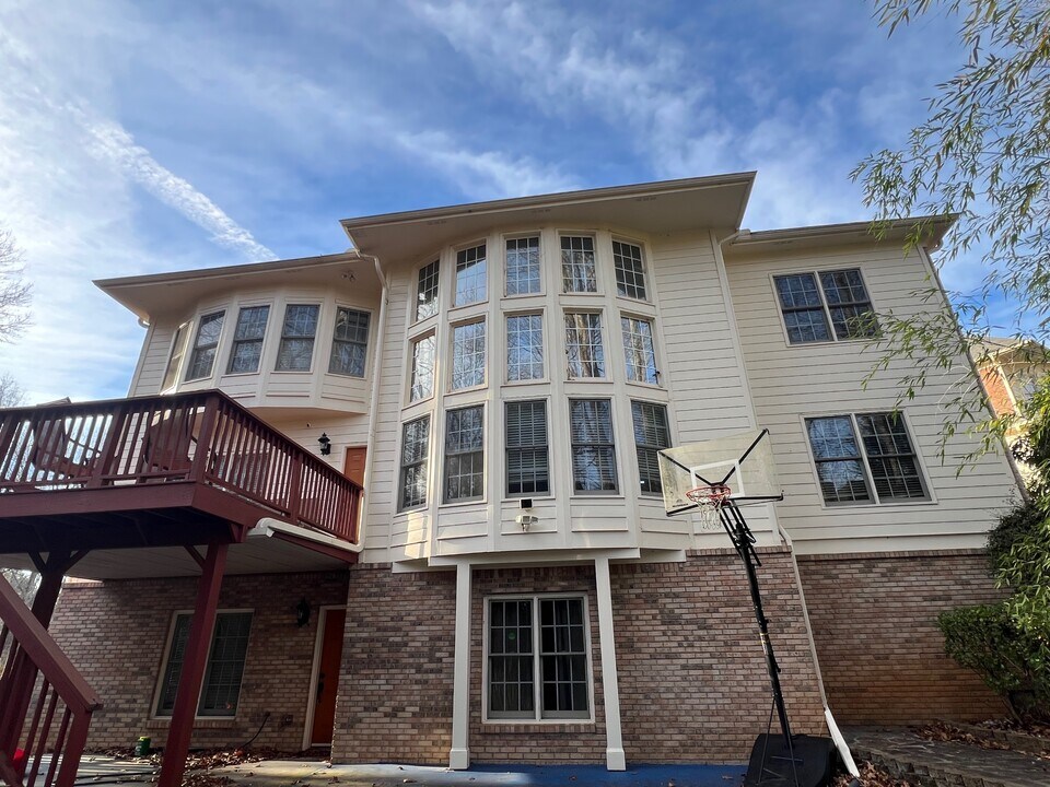 855 Cooper Farm Way in Duluth, GA - Building Photo