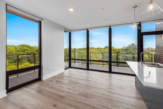 The Pierce at 7 Van Buren in Oak Park, IL - Building Photo - Building Photo