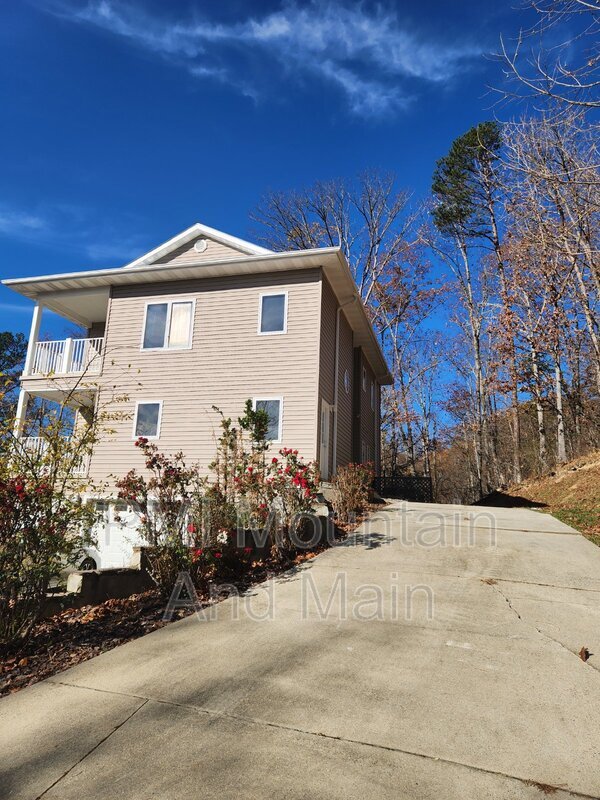 74 Ebens Cove in Barnardsville, NC - Building Photo - Building Photo