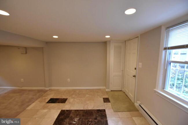 909 Maplewood Ave in Takoma Park, MD - Building Photo - Building Photo