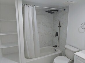 151 Cypress Way E, Unit D-103 in Naples, FL - Building Photo - Building Photo