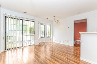 134 Longfield Ct in East Brunswick, NJ - Building Photo - Building Photo