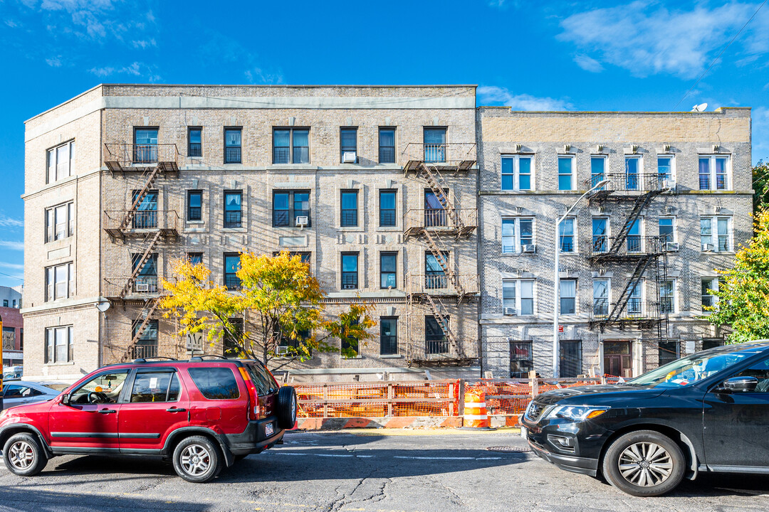 563 Howard Ave in Brooklyn, NY - Building Photo