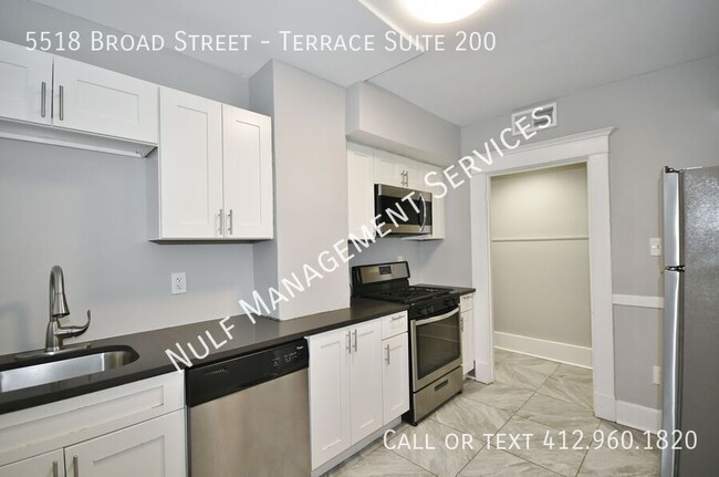 5518 Broad St in Pittsburgh, PA - Building Photo - Building Photo