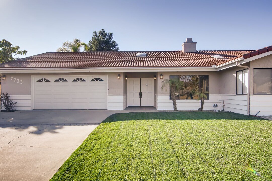 7733 Lucia Ct in Carlsbad, CA - Building Photo