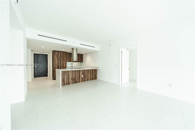 9901 W Bay Harbor Dr, Unit 602 in Bay Harbor Islands, FL - Building Photo - Building Photo