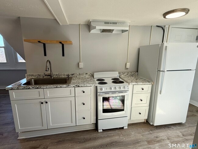 205 Shaw St in New London, CT - Building Photo - Building Photo