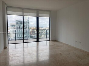 68 SE 6th St, Unit 2106 in Miami, FL - Foto de edificio - Building Photo