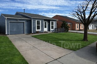 1670 N Halifax Wy in Aurora, CO - Building Photo