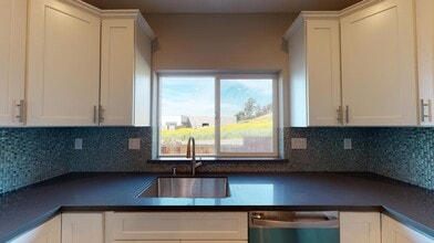 25105 Del Mar Ave in Hayward, CA - Building Photo - Building Photo
