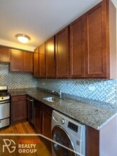 556 W Arlington Pl, Unit 106 in Chicago, IL - Foto de edificio - Building Photo