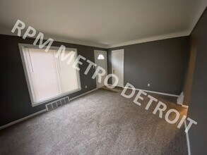 15481 Fenton Ave in Redford, MI - Building Photo - Building Photo