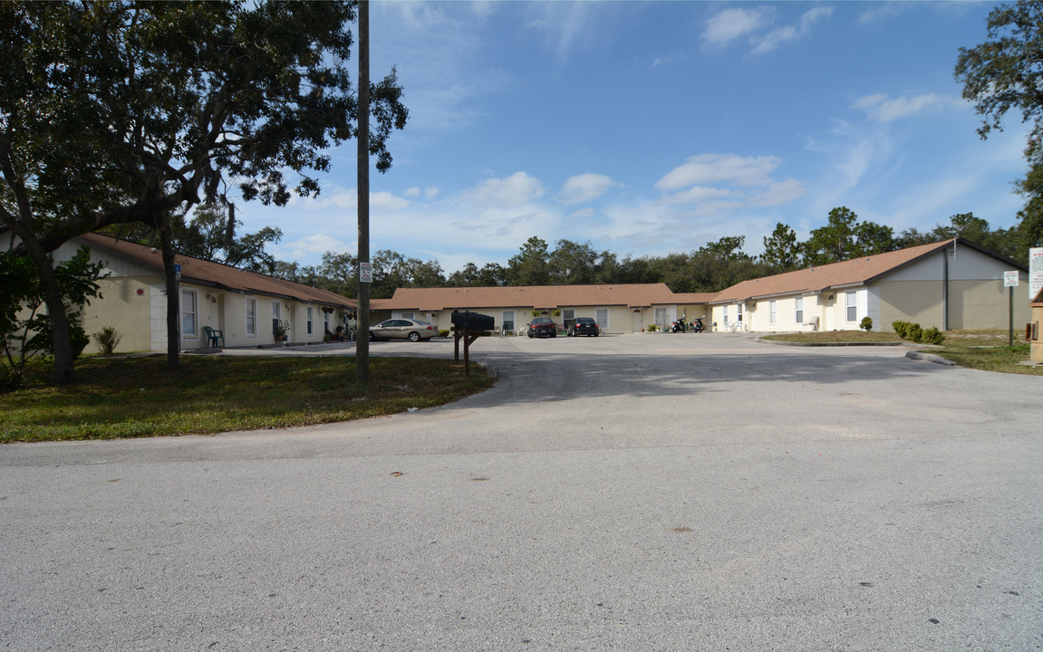 Omaha Circle Apartments in Spring Hill, FL - Building Photo