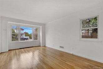 330 Harvard Rd in Garden City, NY - Building Photo - Building Photo