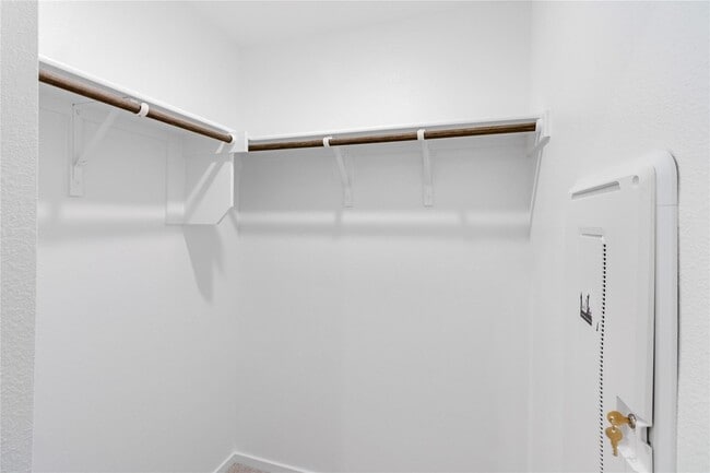 property at 725 Wagtail Dr