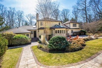 7 Soundcrest Ln in Lloyd Harbor, NY - Building Photo - Building Photo