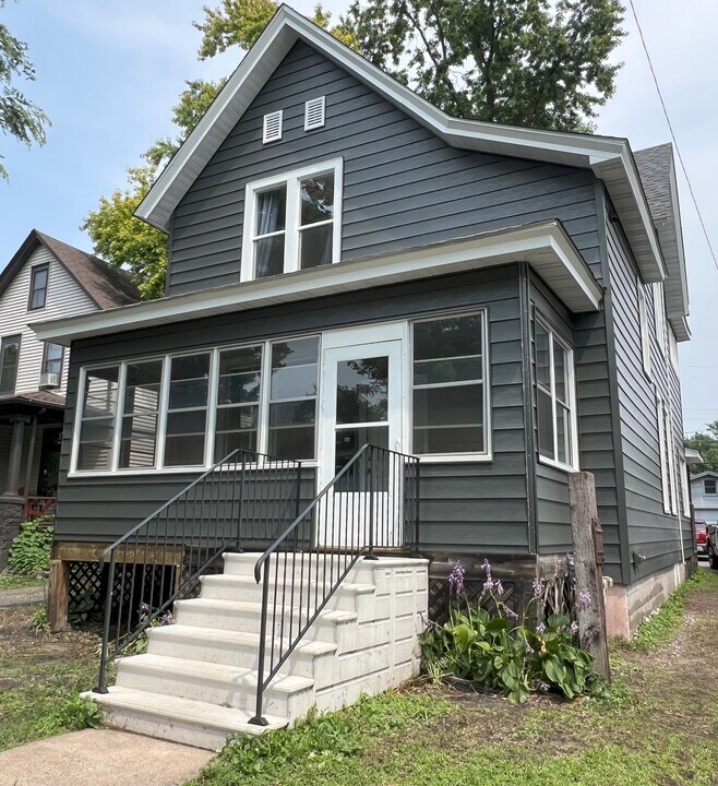 1100 15th Ave SE, Unit Lower Unit in Minneapolis, MN - Building Photo