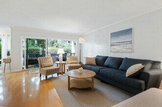 635 S Prospect Ave in Redondo Beach, CA - Building Photo - Building Photo