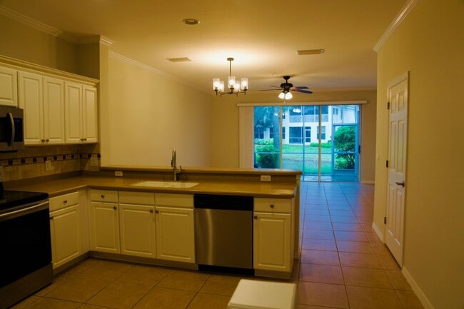 1260 Oxford Ln in Naples, FL - Building Photo - Building Photo