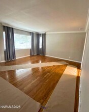 320 W Plumb Ln in Reno, NV - Building Photo - Building Photo