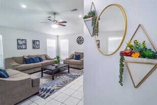 13414 Creek Springs Dr in Houston, TX - Building Photo