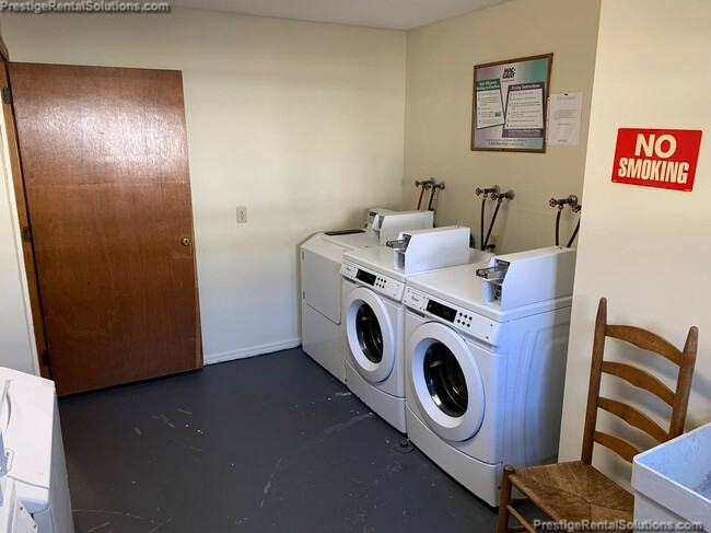 59 Manchester St, Unit 1 in Leominster, MA - Foto de edificio - Building Photo