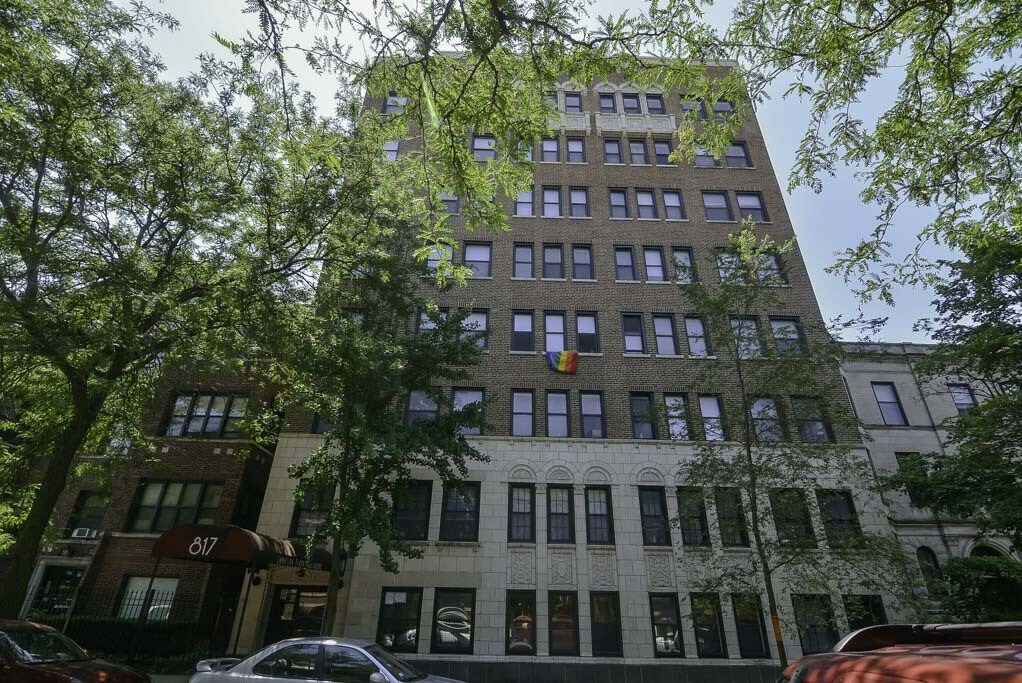 817 W Lakeside Pl in Chicago, IL - Building Photo