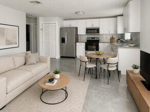 4281 Riverside Dr in Coral Springs, FL - Building Photo - Building Photo