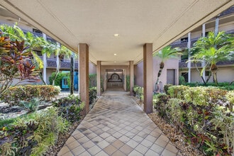 4770 Fountains Dr S in Greenacres, FL - Building Photo - Building Photo