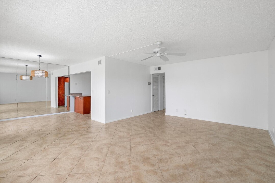 306 Andover E in West Palm Beach, FL - Building Photo