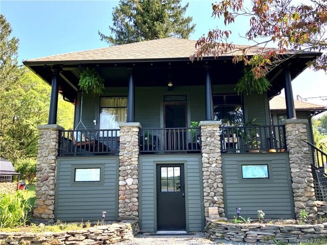 property at 283 Lake View Dr