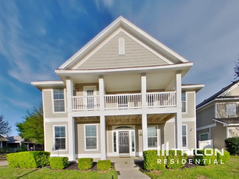 2032 Stephanie Ct in Aubrey, TX - Foto de edificio