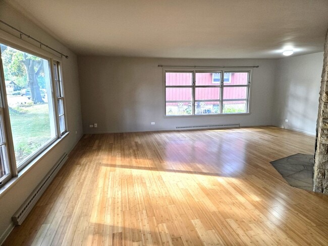 448 Hubbard Ave in Elgin, IL - Building Photo - Building Photo
