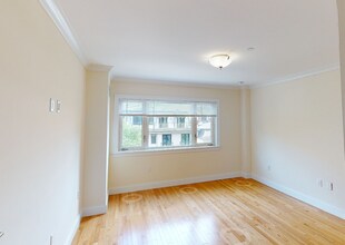 1441 Beacon St, Unit 210 in Brookline, MA - Building Photo - Building Photo