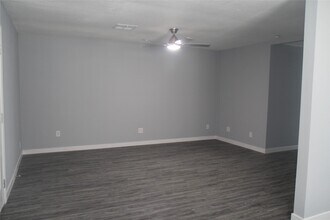 1115 W 4th St in Freeport, TX - Building Photo - Building Photo
