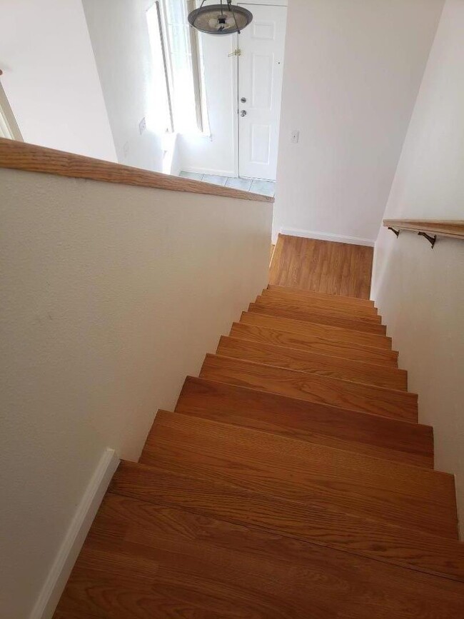 690 Las Palmas Dr in Hollister, CA - Building Photo - Building Photo