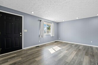 5021 Pathview Dr in Dayton, OH - Building Photo - Building Photo