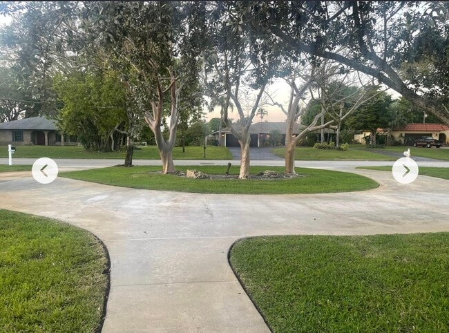 3712 Lowson Blvd in Delray Beach, FL - Building Photo - Building Photo