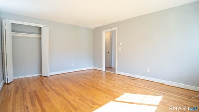 24 Coburn Cir in Newington, CT - Building Photo - Building Photo