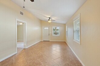 824 Prince Ave in Healdsburg, CA - Building Photo - Building Photo