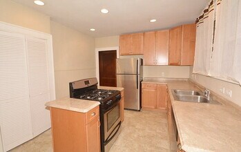 4905 Broadway St in Indianapolis, IN - Building Photo - Building Photo