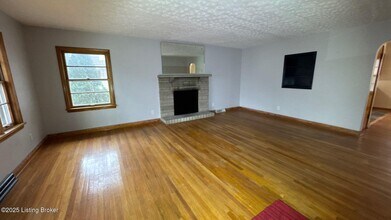 5908 Ashby Ln in Louisville, KY - Foto de edificio - Building Photo