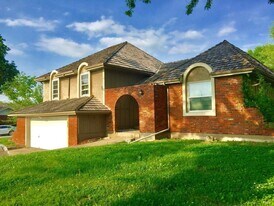 309 SE Melody Ln in Lee's Summit, MO - Building Photo